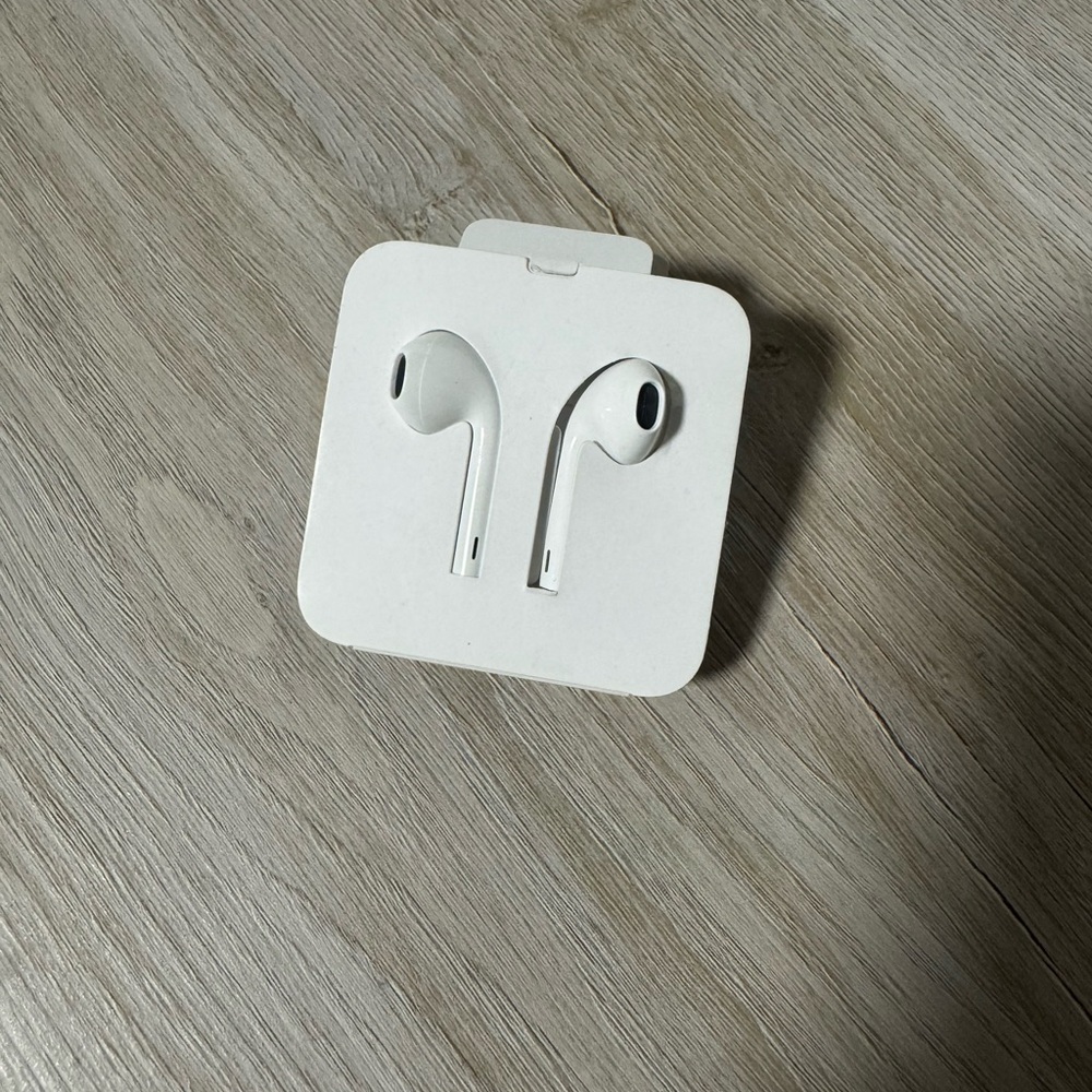 Apple White EarPods with Lightning Connector